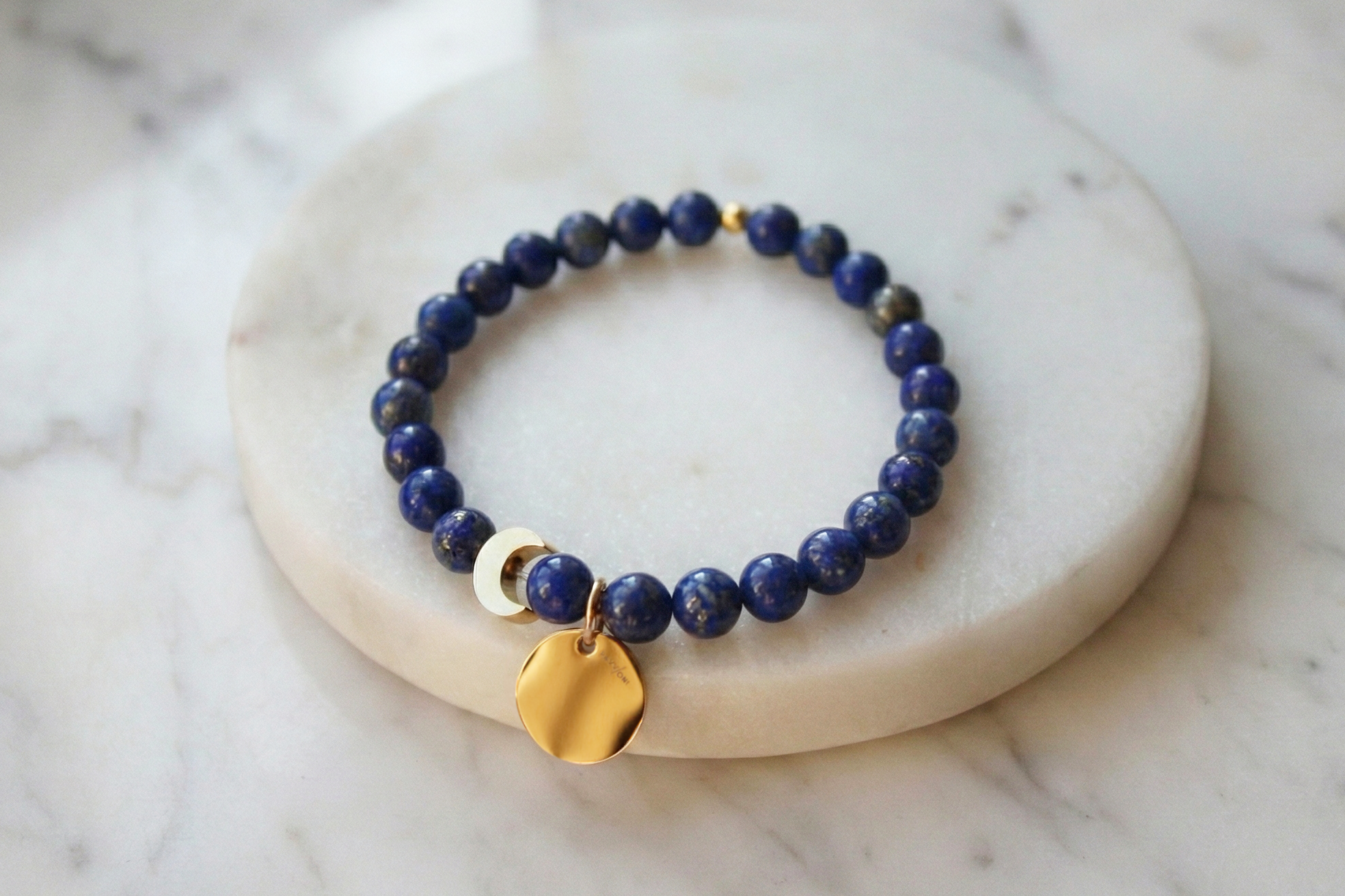 Bransoletka z księżycem i zawieszką - małe kamienie